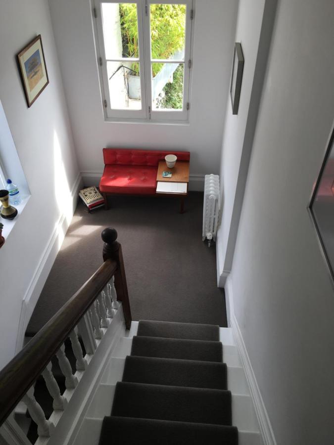לואיס Montys Accommodation מראה חיצוני תמונה