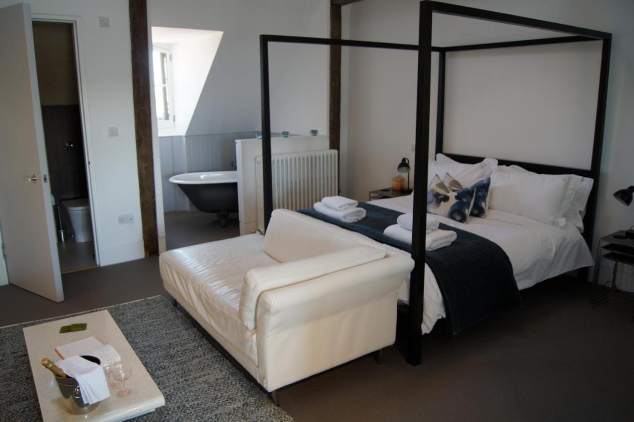 לואיס Montys Accommodation מראה חיצוני תמונה