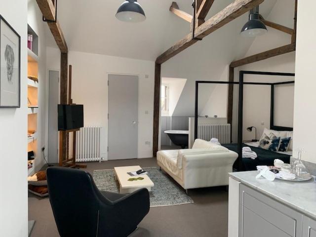 לואיס Montys Accommodation מראה חיצוני תמונה