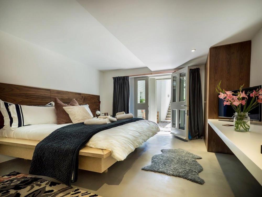 לואיס Montys Accommodation מראה חיצוני תמונה